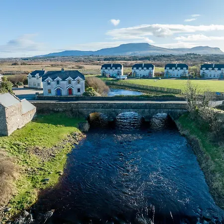 3 Fishery - 2 Bedroom House Close To Town