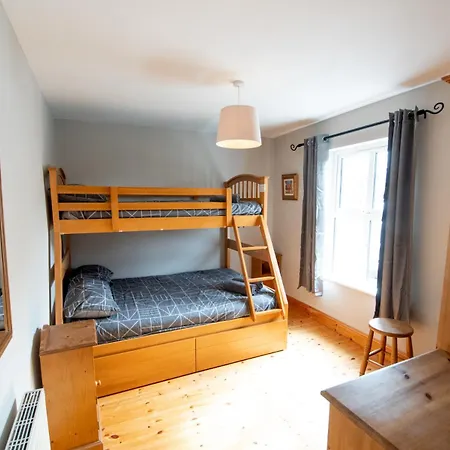 3 Fishery - 2 Bedroom House Close To Town Дом отдыха *