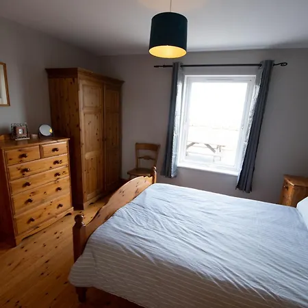 3 Fishery - 2 Bedroom House Close To Town *