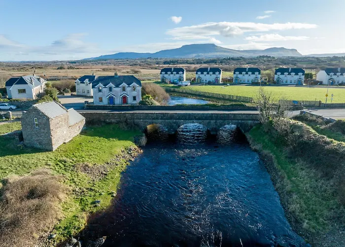 3 Fishery - 2 Bedroom House Close To Town