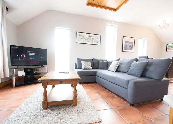 3 Fishery - 2 Bedroom House Close To Town *