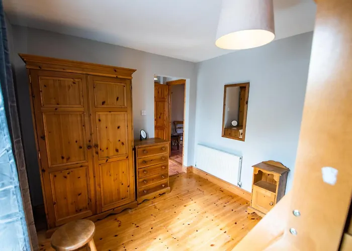 3 Fishery - 2 Bedroom House Close To Town