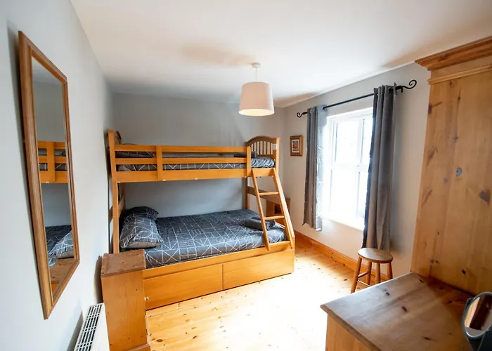 3 Fishery - 2 Bedroom House Close To Town Holiday home *